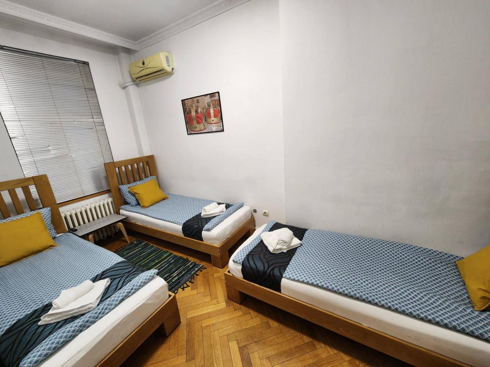 Authentic Belgrade Centre Apartments For Large Groups, Republic Square - Up To 47 People In 5 Apartments Δωμάτιο φωτογραφία