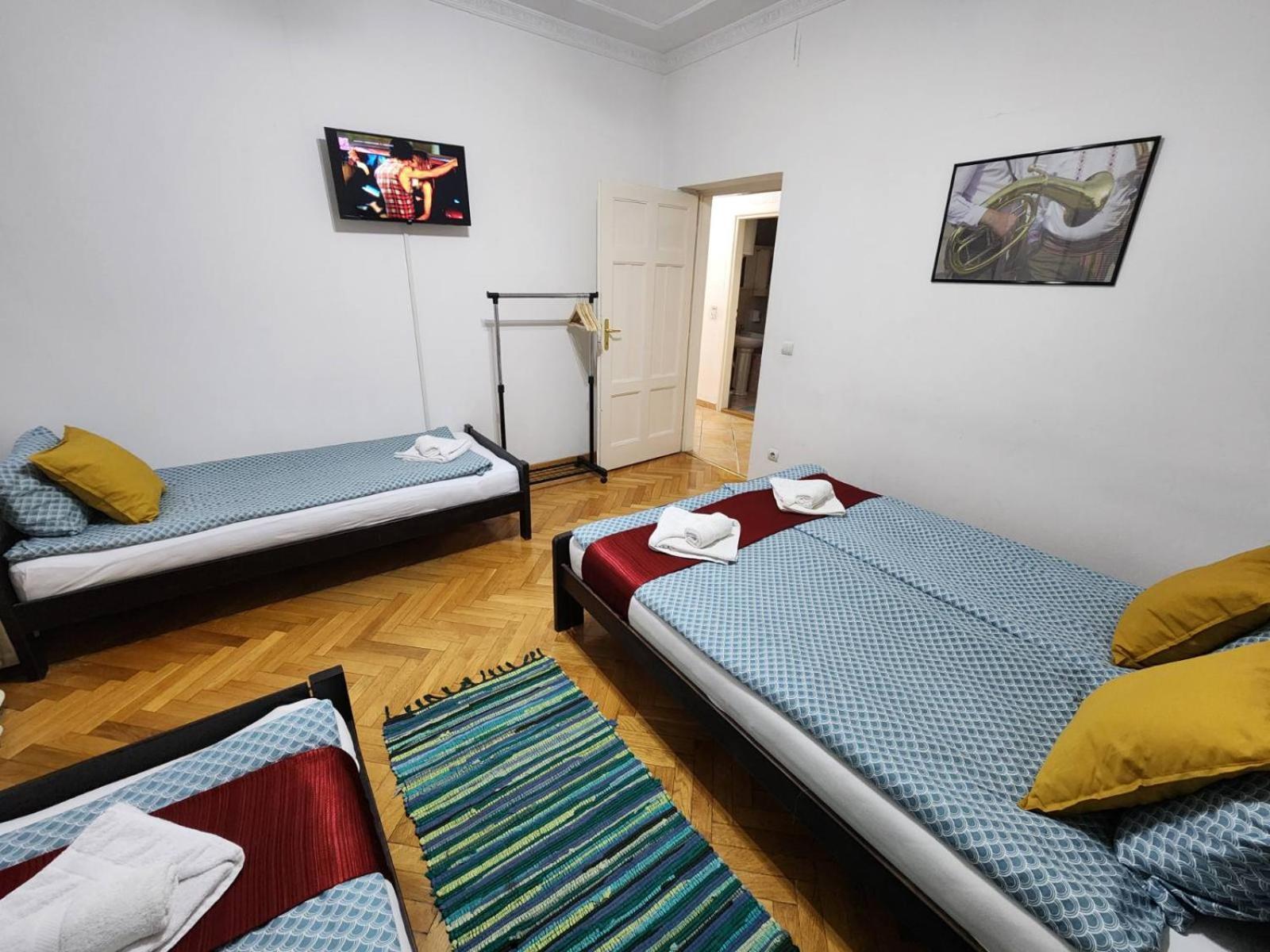 Authentic Belgrade Centre Apartments For Large Groups, Republic Square - Up To 47 People In 5 Apartments Δωμάτιο φωτογραφία