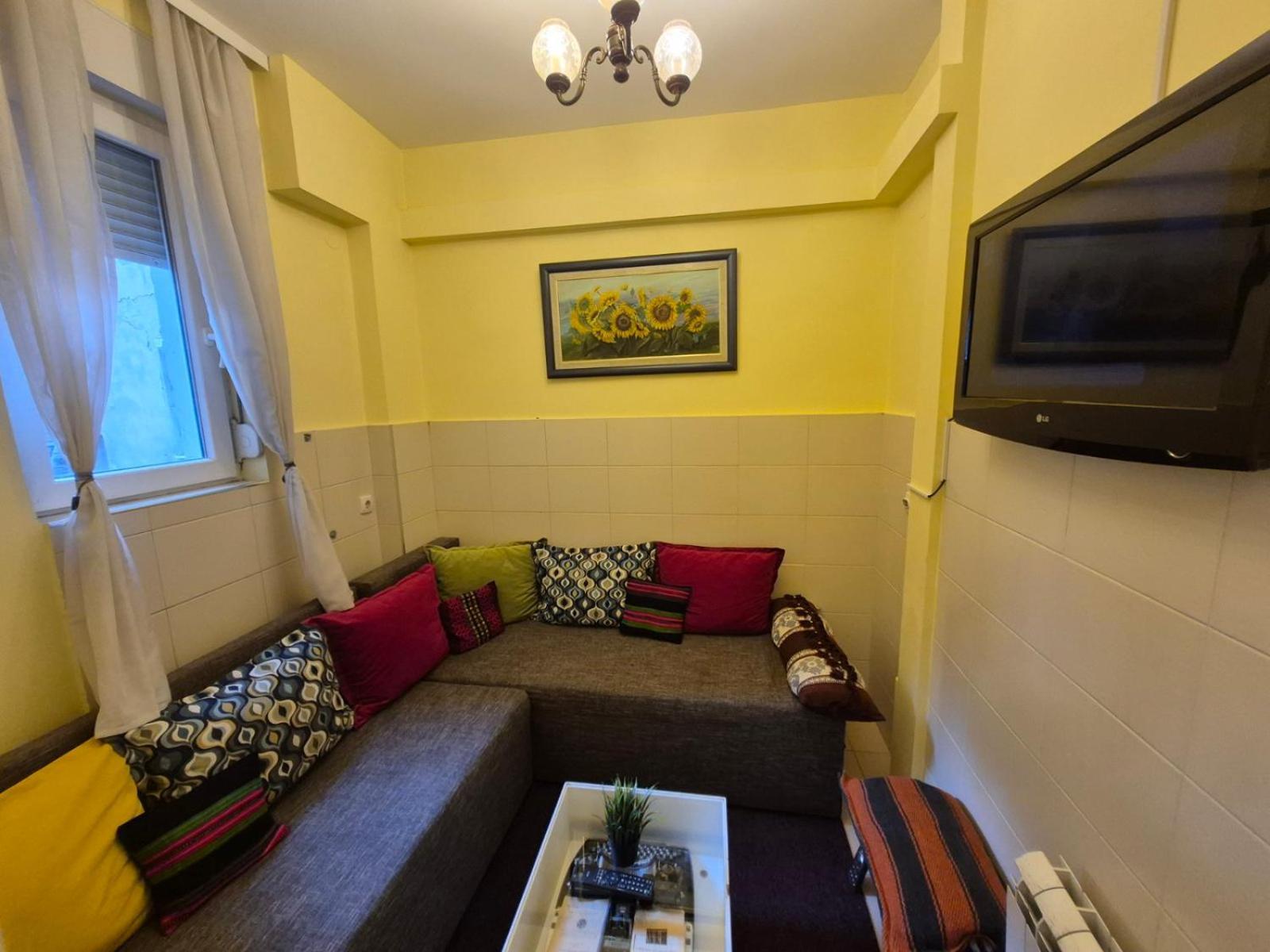 Authentic Belgrade Centre Apartments For Large Groups, Republic Square - Up To 47 People In 5 Apartments Δωμάτιο φωτογραφία
