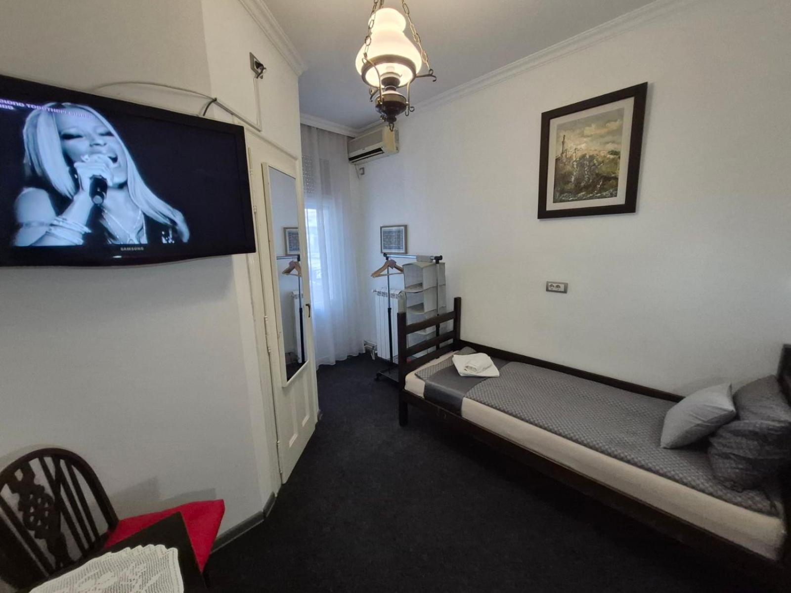 Authentic Belgrade Centre Apartments For Large Groups, Republic Square - Up To 47 People In 5 Apartments Δωμάτιο φωτογραφία