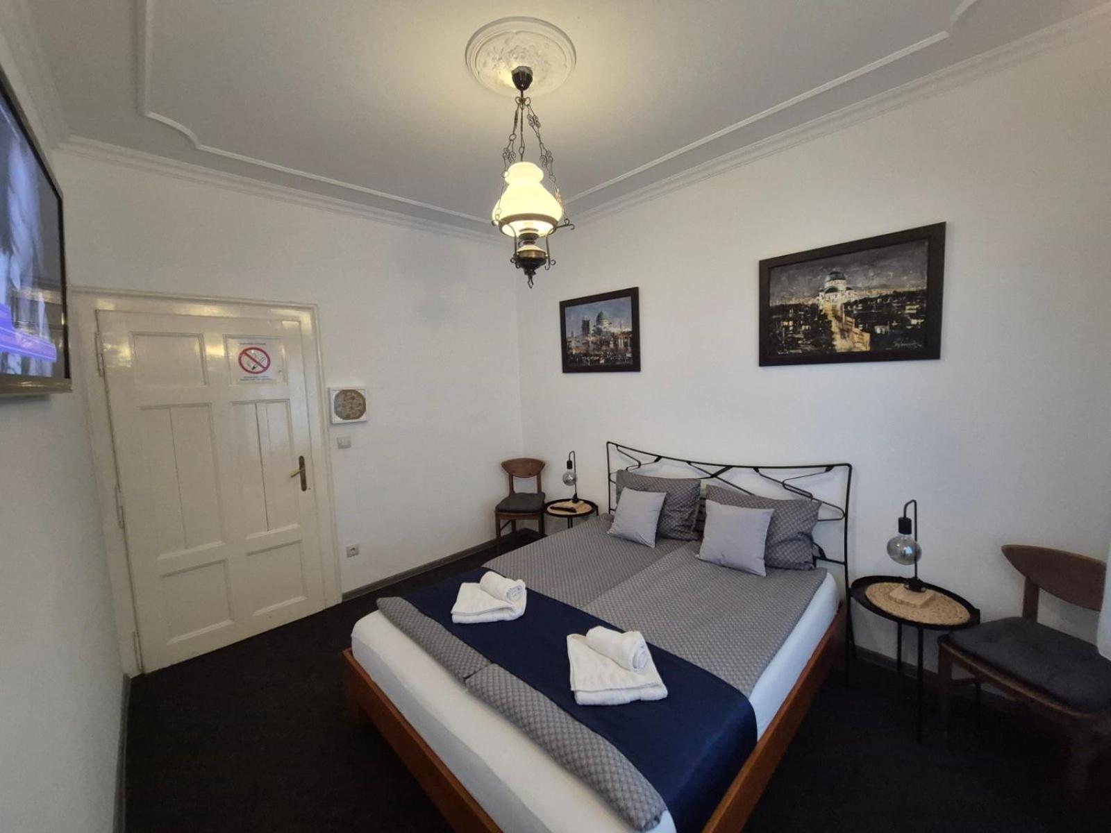 Authentic Belgrade Centre Apartments For Large Groups, Republic Square - Up To 47 People In 5 Apartments Δωμάτιο φωτογραφία