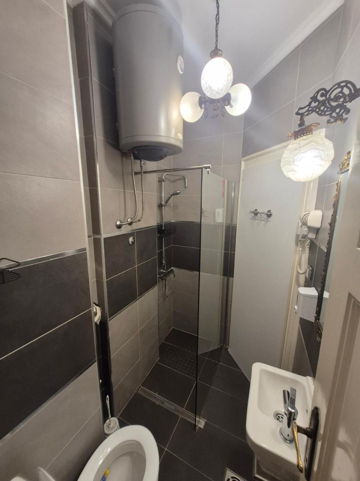 Authentic Belgrade Centre Apartments For Large Groups, Republic Square - Up To 47 People In 5 Apartments Δωμάτιο φωτογραφία