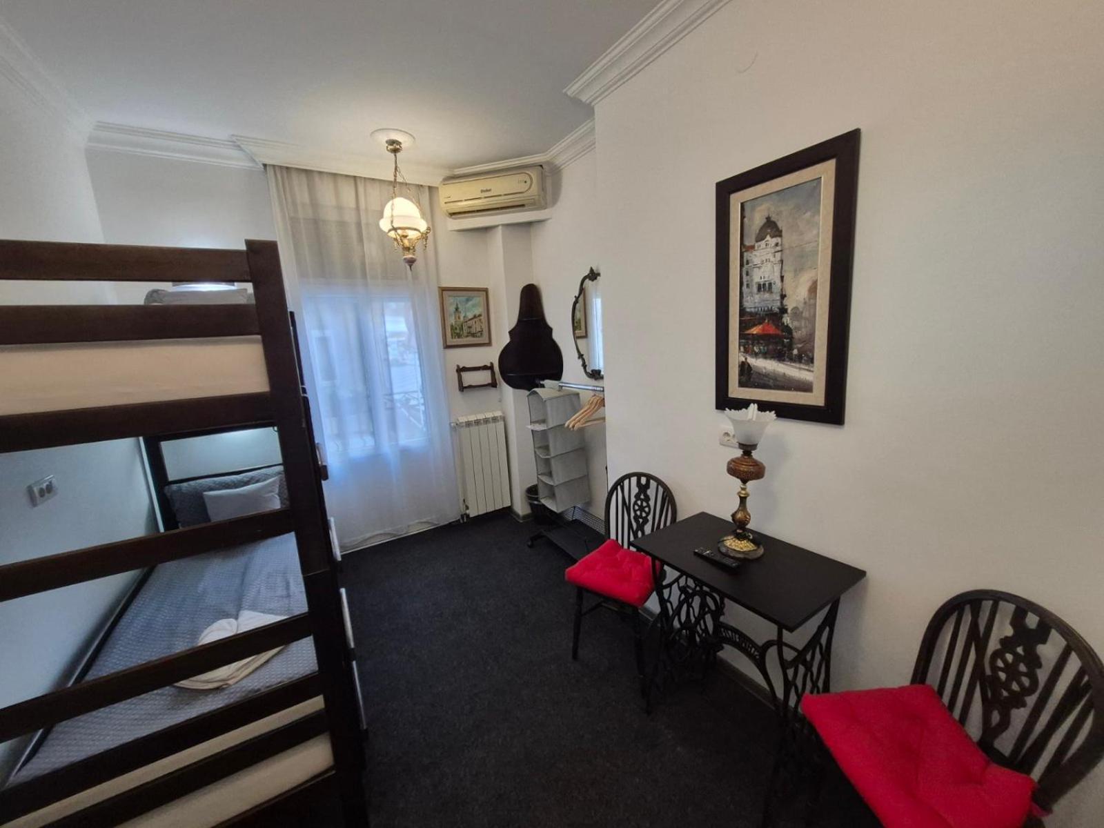 Authentic Belgrade Centre Apartments For Large Groups, Republic Square - Up To 47 People In 5 Apartments Δωμάτιο φωτογραφία