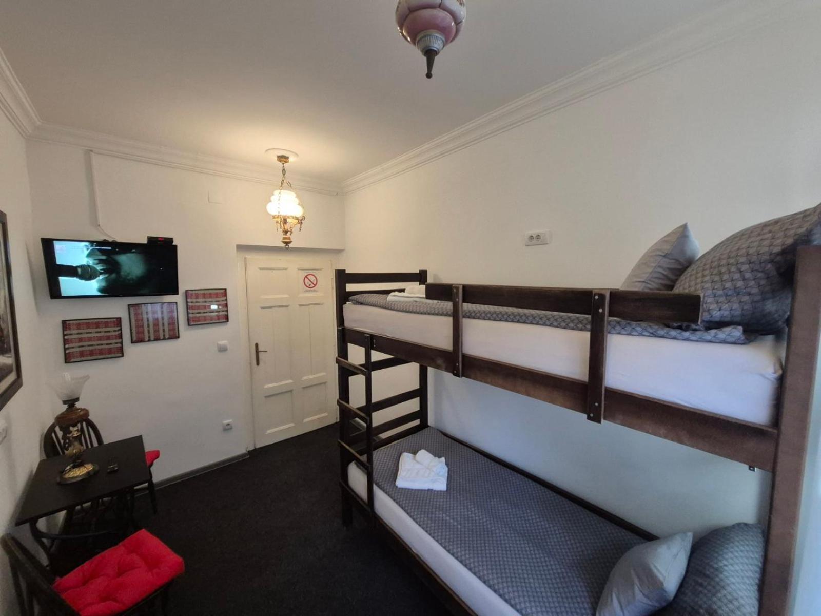 Authentic Belgrade Centre Apartments For Large Groups, Republic Square - Up To 47 People In 5 Apartments Δωμάτιο φωτογραφία