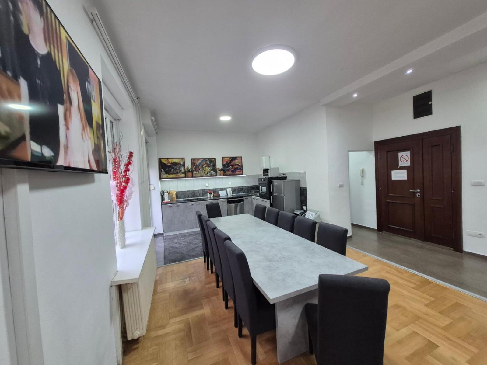 Authentic Belgrade Centre Apartments For Large Groups, Republic Square - Up To 47 People In 5 Apartments Δωμάτιο φωτογραφία