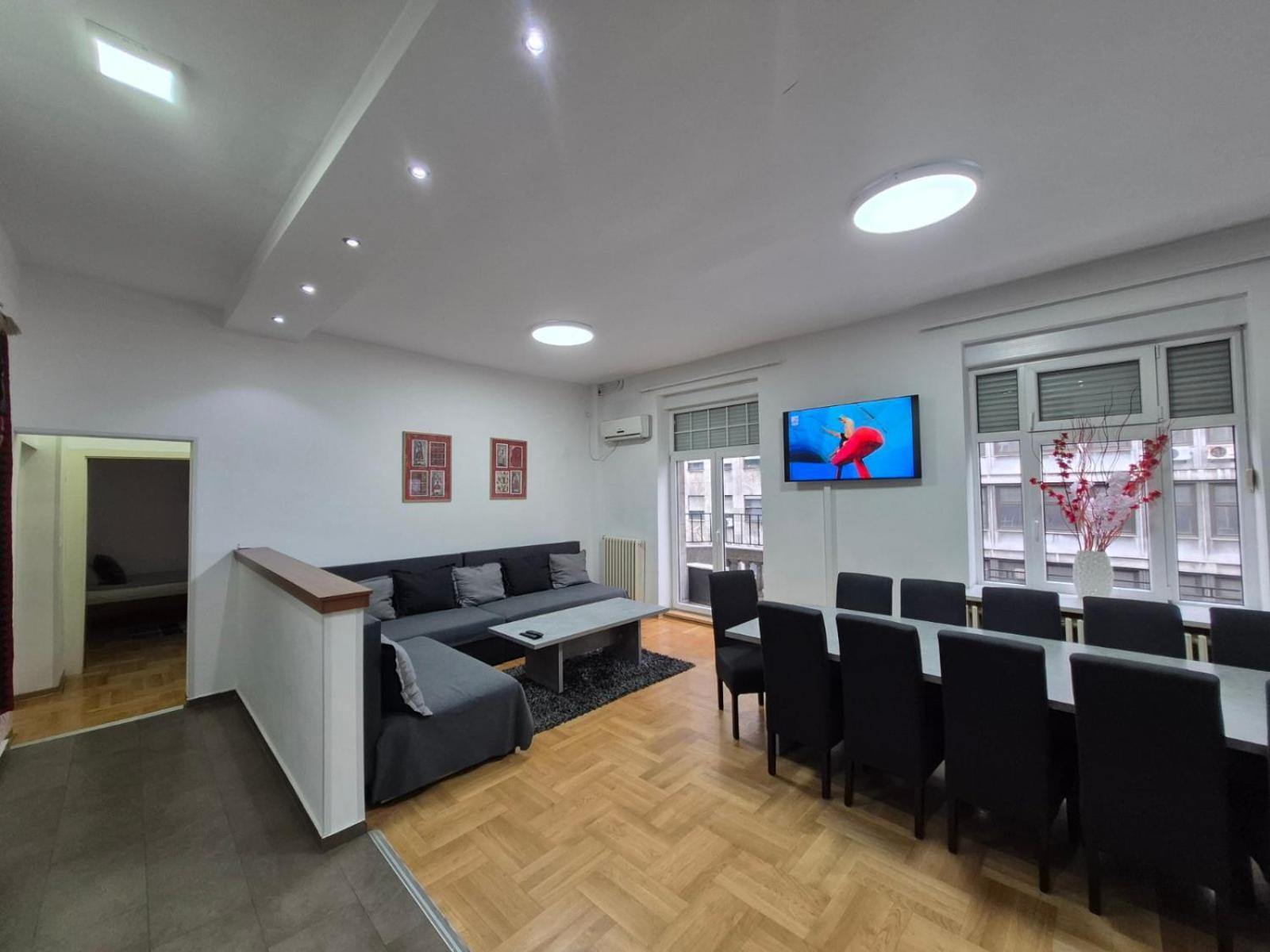 Authentic Belgrade Centre Apartments For Large Groups, Republic Square - Up To 47 People In 5 Apartments Δωμάτιο φωτογραφία