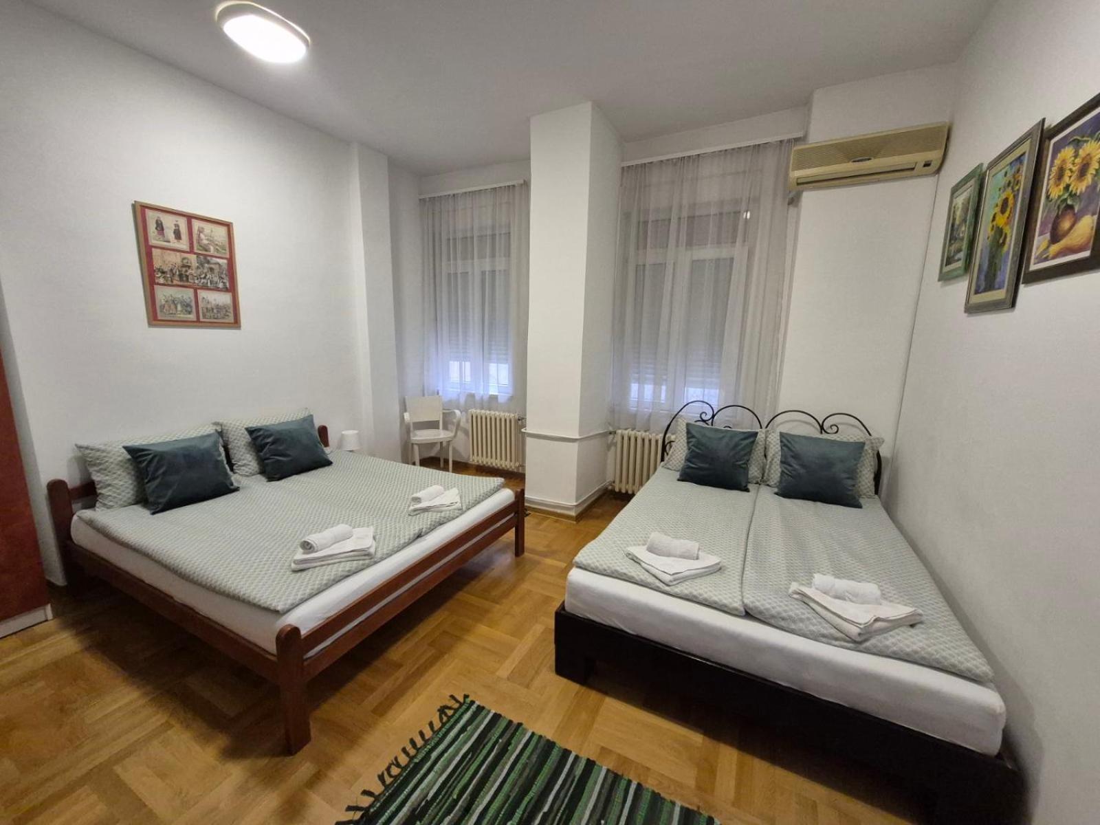 Authentic Belgrade Centre Apartments For Large Groups, Republic Square - Up To 47 People In 5 Apartments Δωμάτιο φωτογραφία