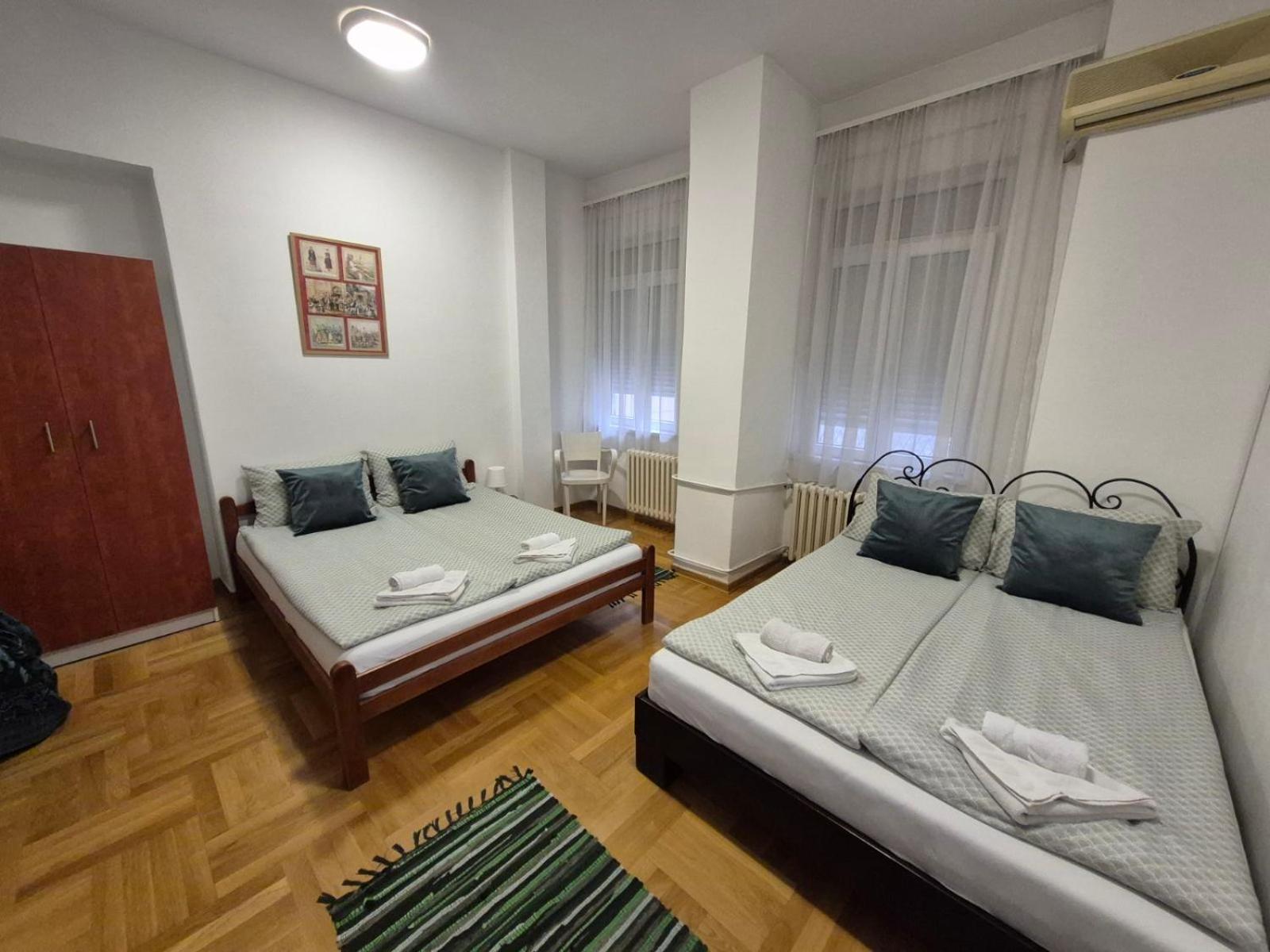 Authentic Belgrade Centre Apartments For Large Groups, Republic Square - Up To 47 People In 5 Apartments Δωμάτιο φωτογραφία