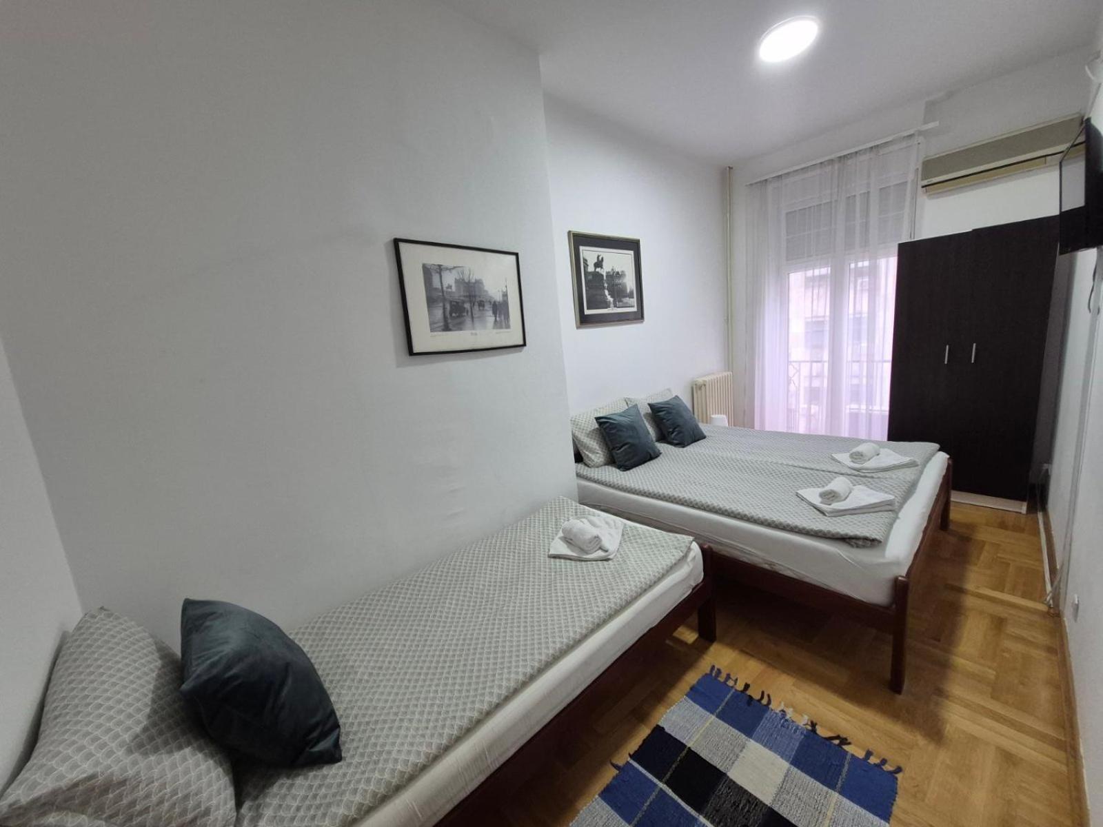 Authentic Belgrade Centre Apartments For Large Groups, Republic Square - Up To 47 People In 5 Apartments Δωμάτιο φωτογραφία