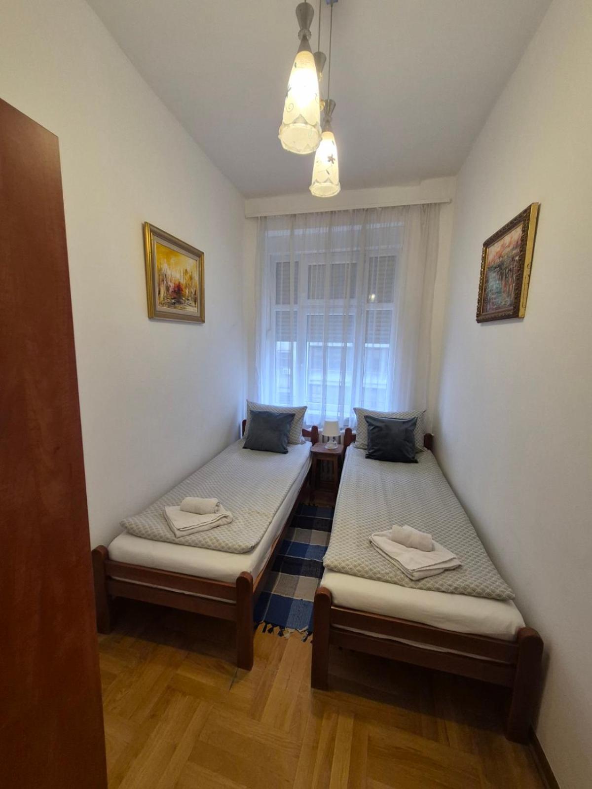 Authentic Belgrade Centre Apartments For Large Groups, Republic Square - Up To 47 People In 5 Apartments Δωμάτιο φωτογραφία