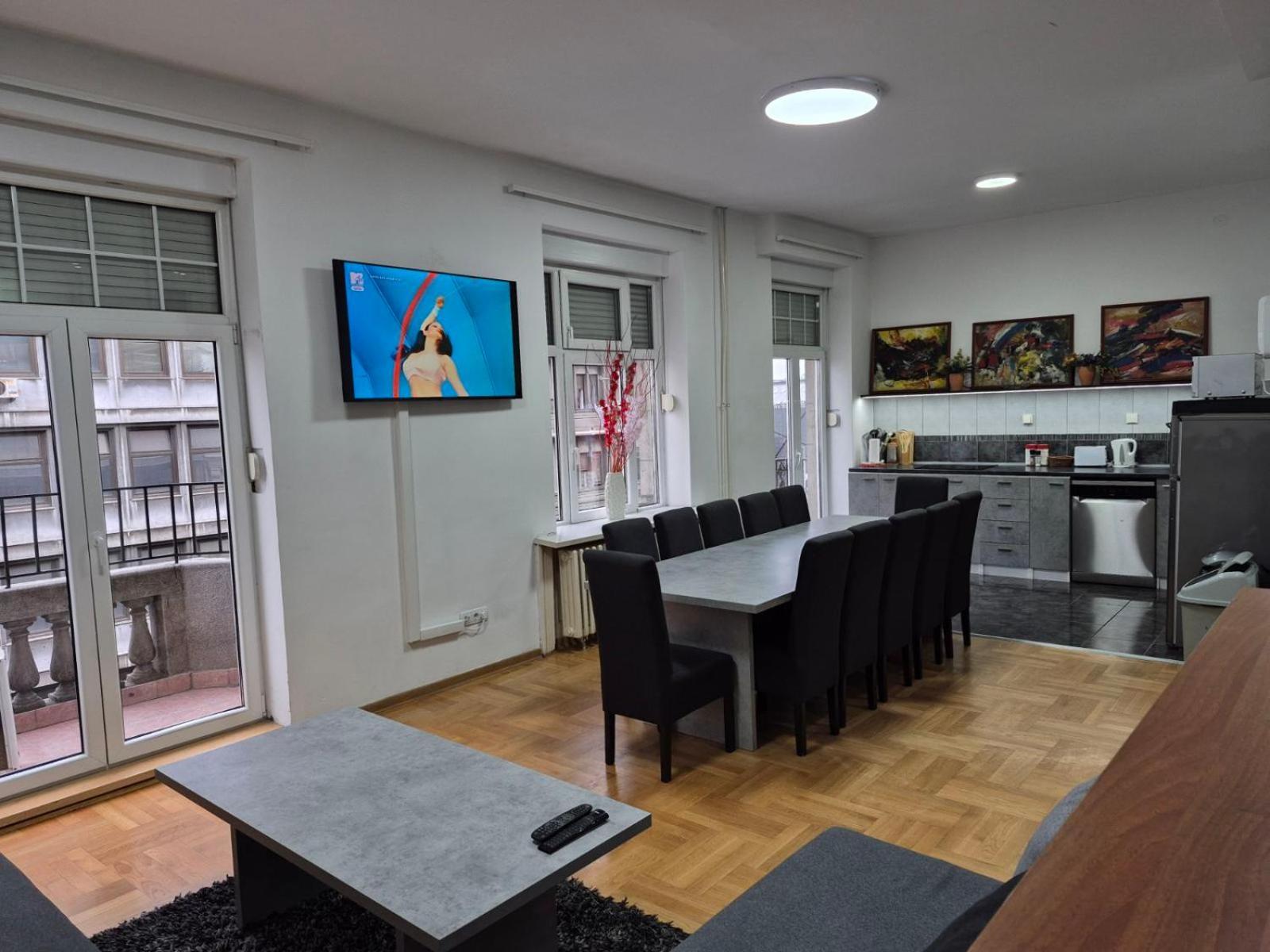 Authentic Belgrade Centre Apartments For Large Groups, Republic Square - Up To 47 People In 5 Apartments Δωμάτιο φωτογραφία