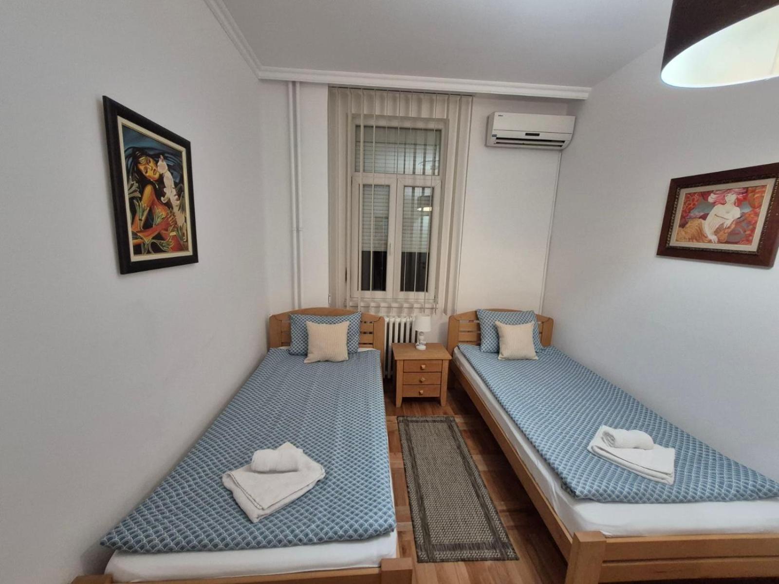 Authentic Belgrade Centre Apartments For Large Groups, Republic Square - Up To 47 People In 5 Apartments Δωμάτιο φωτογραφία