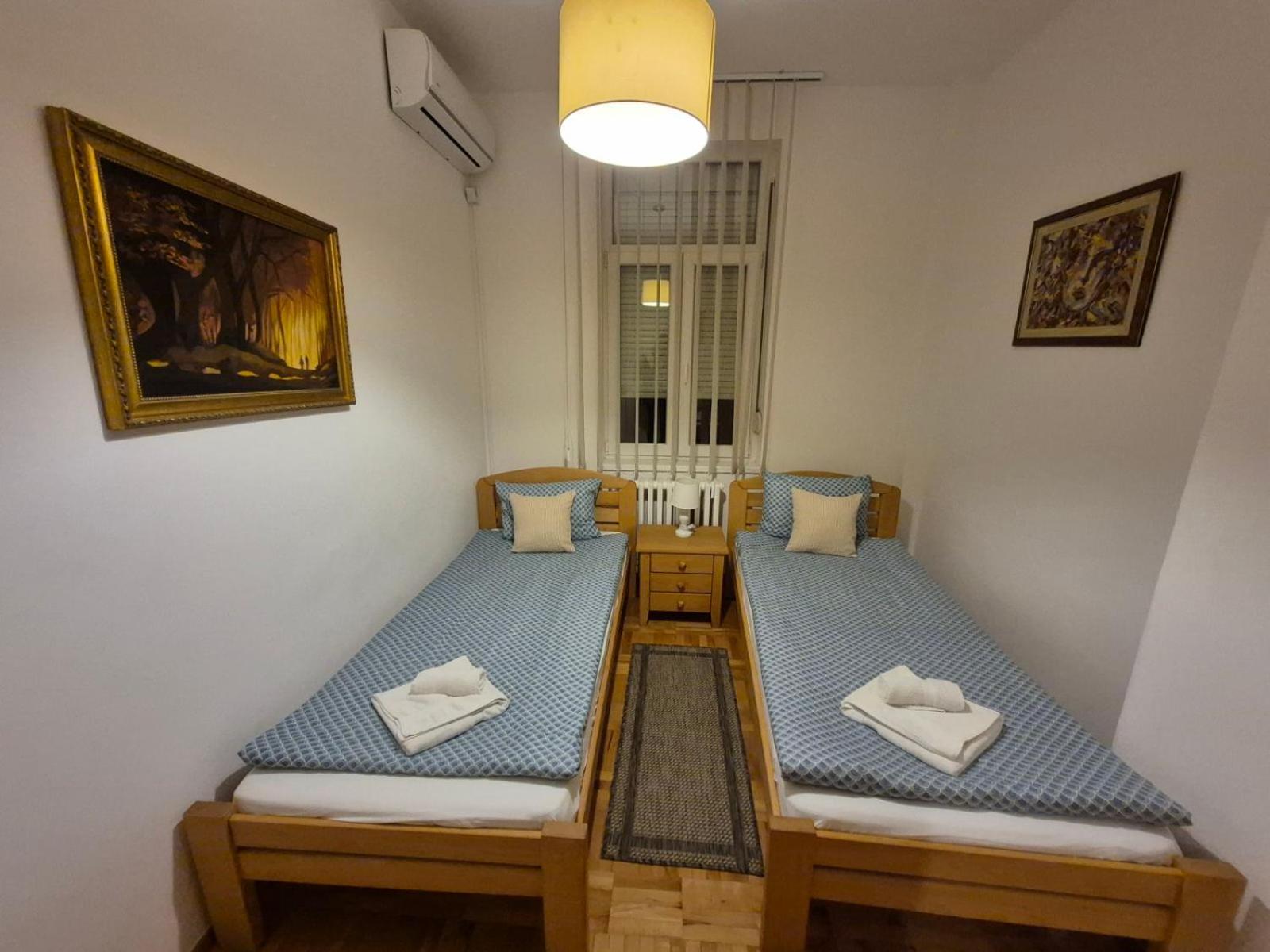 Authentic Belgrade Centre Apartments For Large Groups, Republic Square - Up To 47 People In 5 Apartments Δωμάτιο φωτογραφία