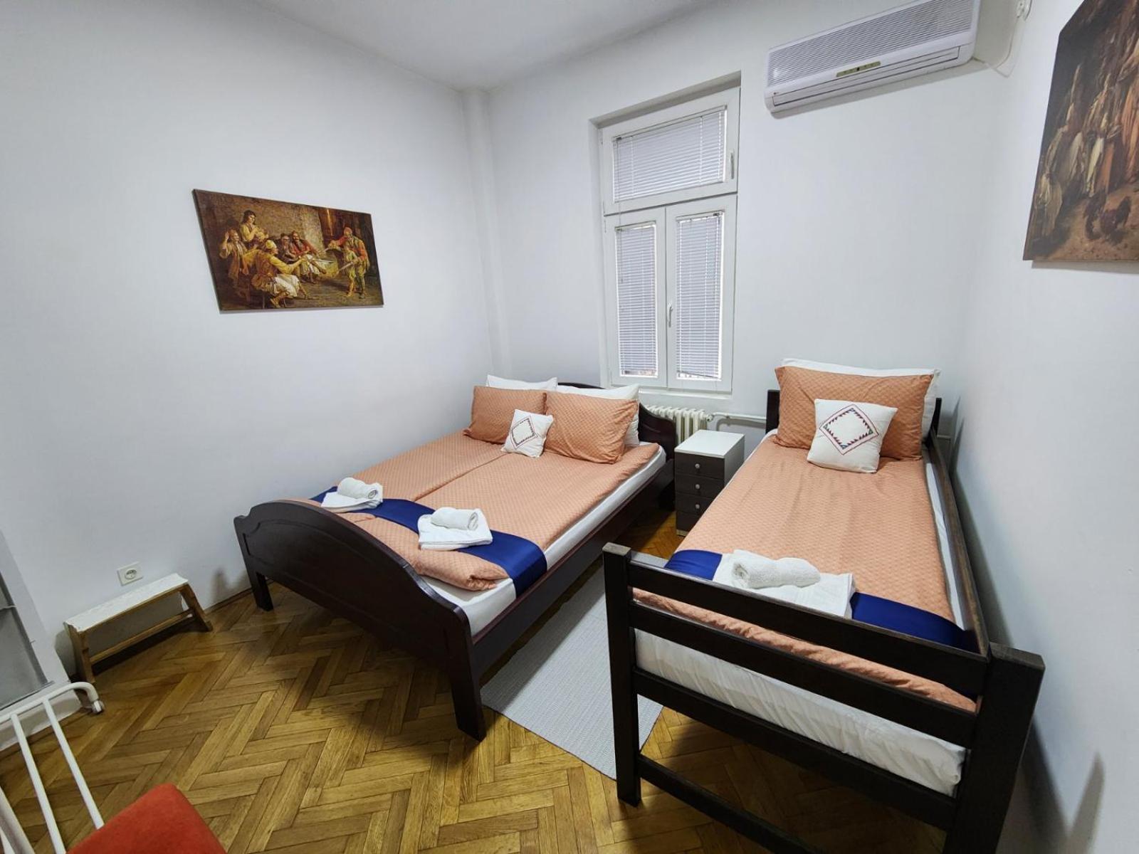 Authentic Belgrade Centre Apartments For Large Groups, Republic Square - Up To 47 People In 5 Apartments Δωμάτιο φωτογραφία